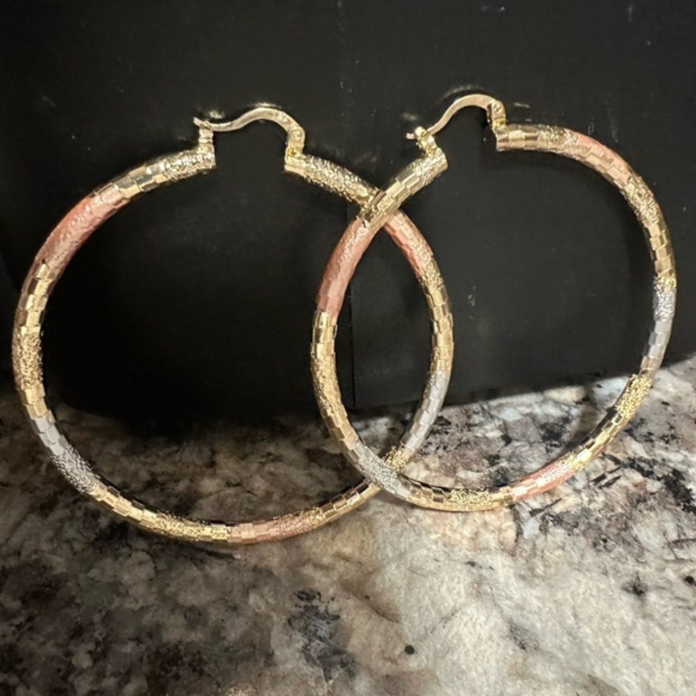 14K Tri-Colored Diamond cut Gold Hoop Earrings, 70mm 1 pair nwt